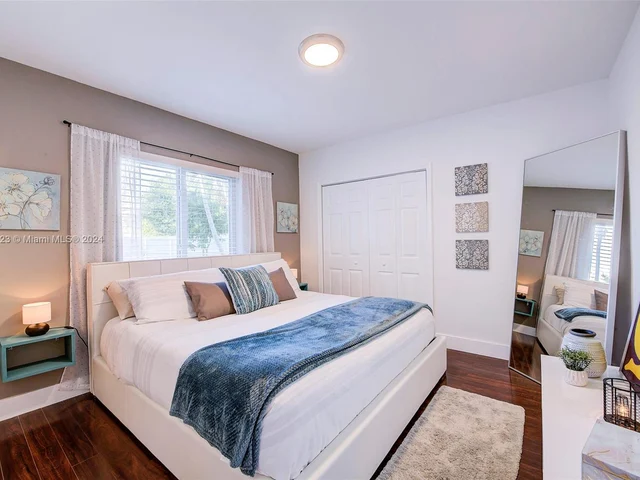 2190 NE 169th St, North Miami Beach FL 33162