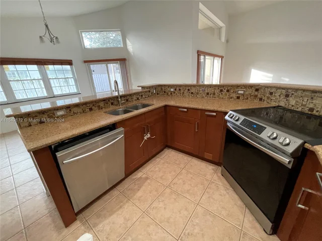 159 Cameron Ct, Weston FL 33326