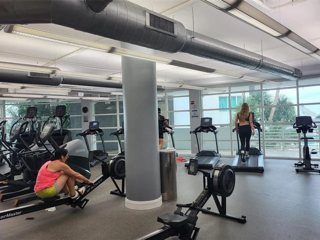 253 NE 2nd St # 420, Miami FL 33132