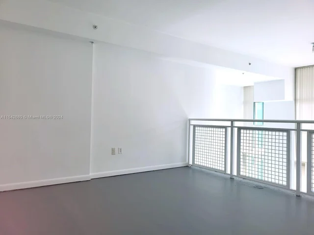 253 NE 2nd St # 420, Miami FL 33132