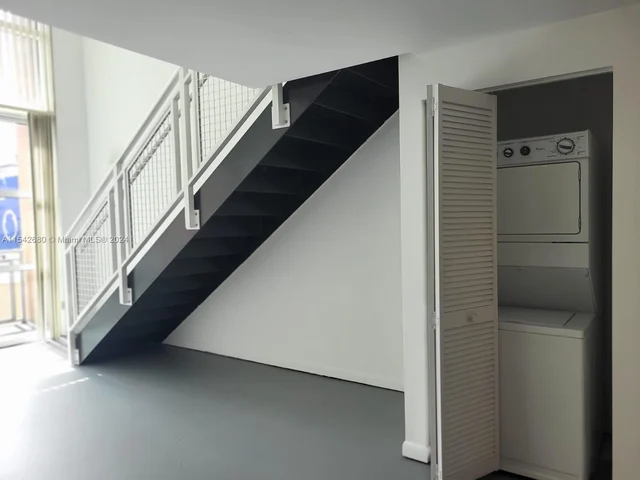 253 NE 2nd St # 420, Miami FL 33132