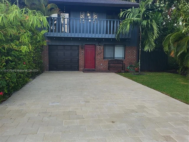 7822 SW 99 ST, Miami FL 33156