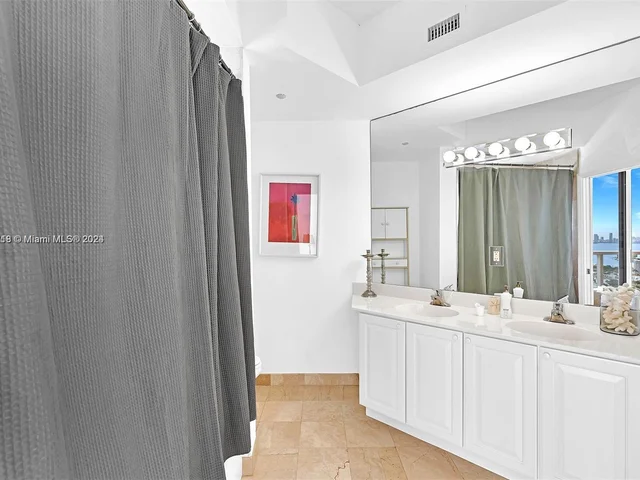 7330 S Ocean Ter # 2704, Miami Beach FL 33141