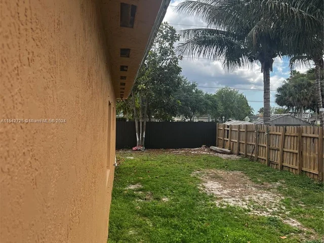 1304 SE 7th Ct # 1304, Homestead FL 33033