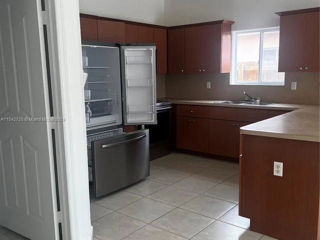 1304 SE 7th Ct # 1304, Homestead FL 33033