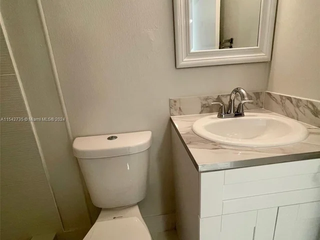 1077 SE 22nd Ave # N8, Pompano Beach FL 33062