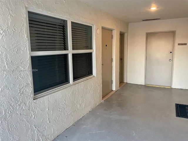 1077 SE 22nd Ave # N8, Pompano Beach FL 33062