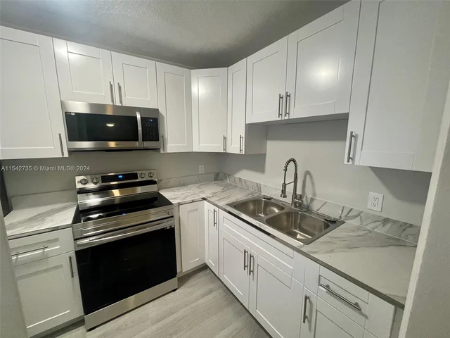 1077 SE 22nd Ave # N8, Pompano Beach FL 33062