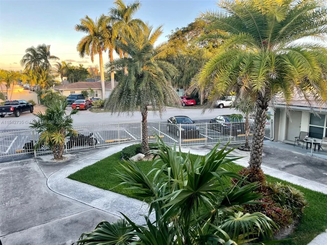 1077 SE 22nd Ave # N8, Pompano Beach FL 33062