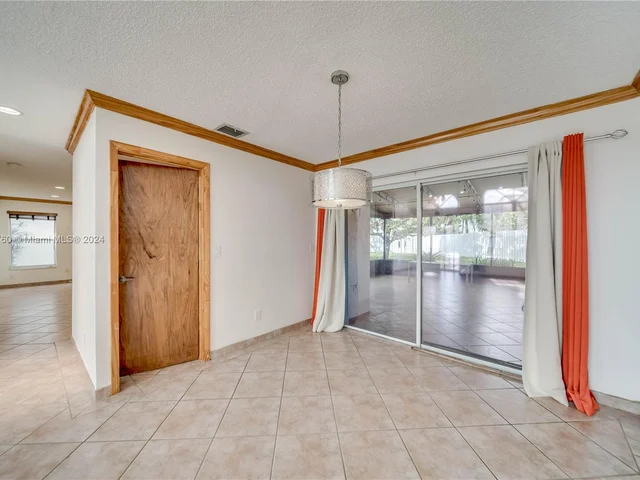 1346 SW 180th Ave, Pembroke Pines FL 33029