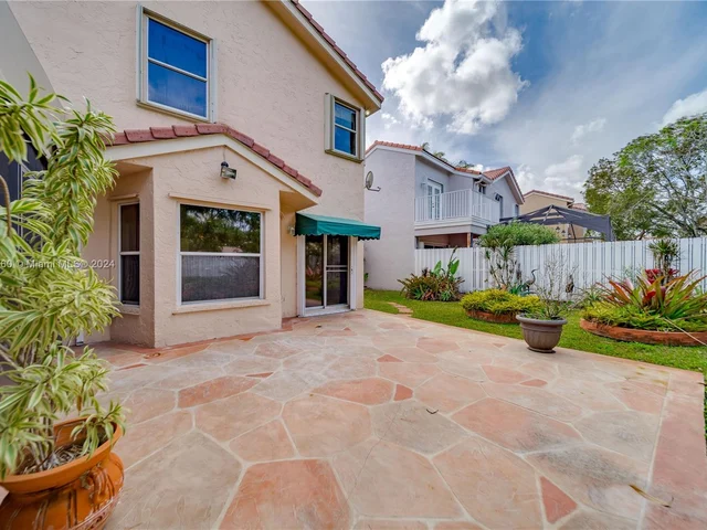 1346 SW 180th Ave, Pembroke Pines FL 33029