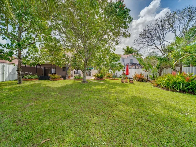 1346 SW 180th Ave, Pembroke Pines FL 33029