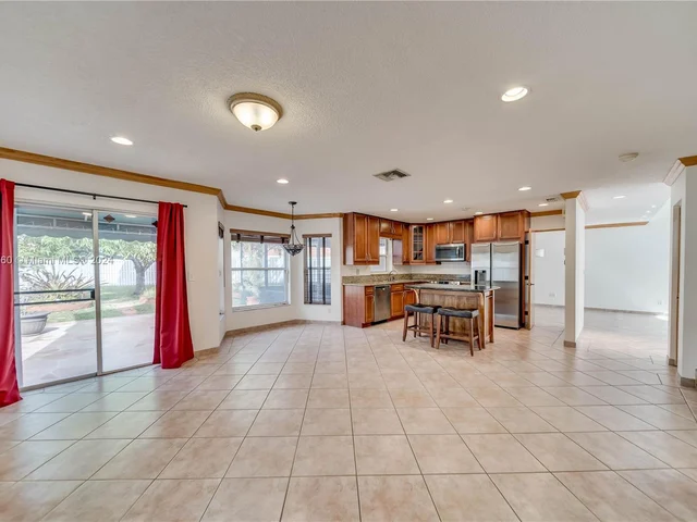 1346 SW 180th Ave, Pembroke Pines FL 33029