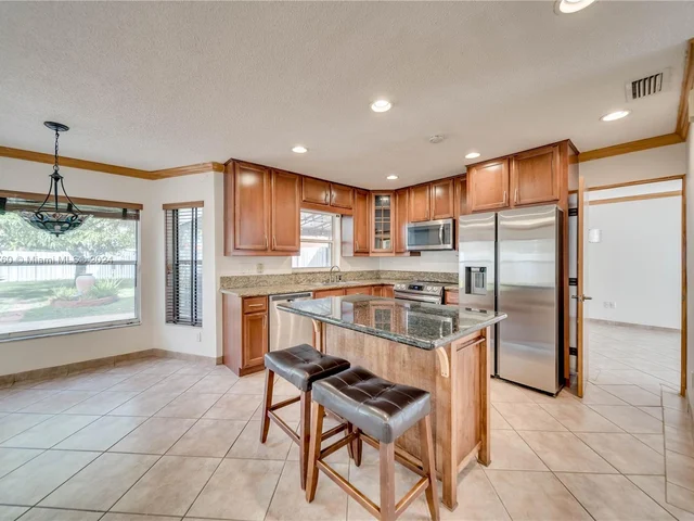 1346 SW 180th Ave, Pembroke Pines FL 33029