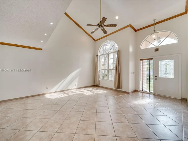 1346 SW 180th Ave, Pembroke Pines FL 33029