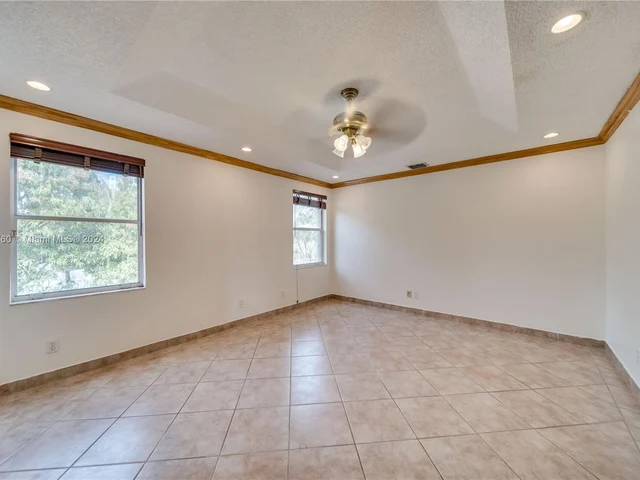 1346 SW 180th Ave, Pembroke Pines FL 33029