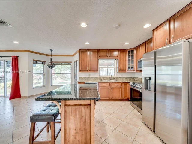 1346 SW 180th Ave, Pembroke Pines FL 33029