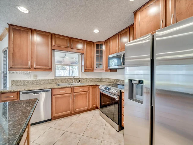 1346 SW 180th Ave, Pembroke Pines FL 33029