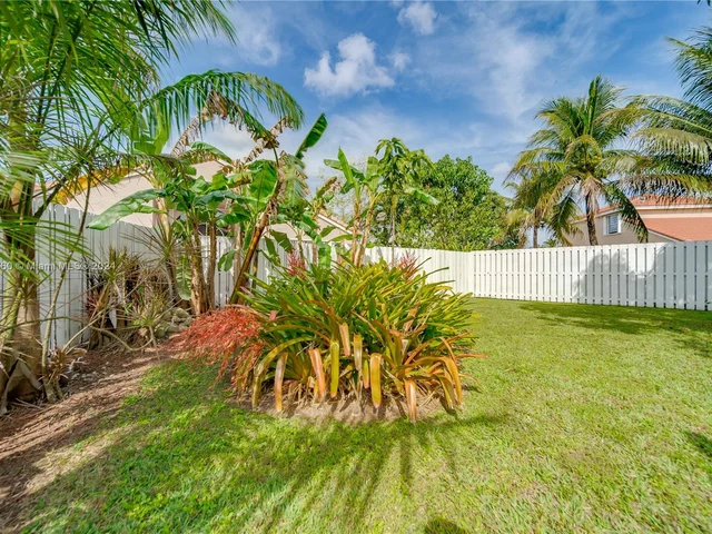 1346 SW 180th Ave, Pembroke Pines FL 33029