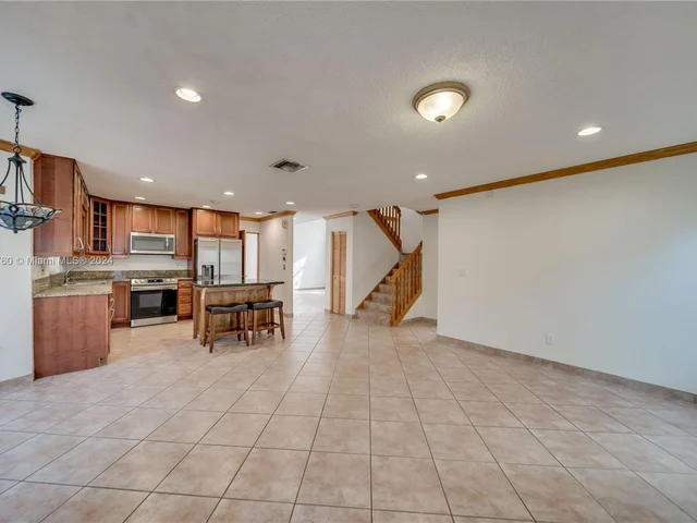 1346 SW 180th Ave, Pembroke Pines FL 33029