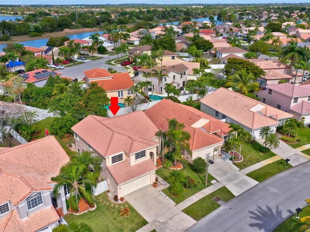 1346 SW 180th Ave, Pembroke Pines FL 33029