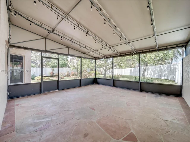 1346 SW 180th Ave, Pembroke Pines FL 33029