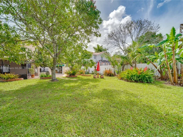1346 SW 180th Ave, Pembroke Pines FL 33029