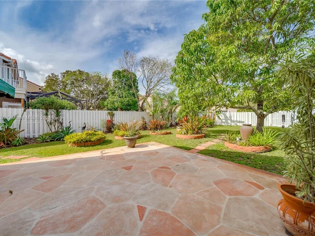 1346 SW 180th Ave, Pembroke Pines FL 33029