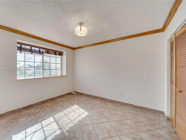 1346 SW 180th Ave, Pembroke Pines FL 33029