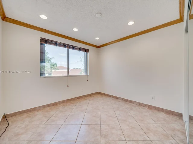 1346 SW 180th Ave, Pembroke Pines FL 33029