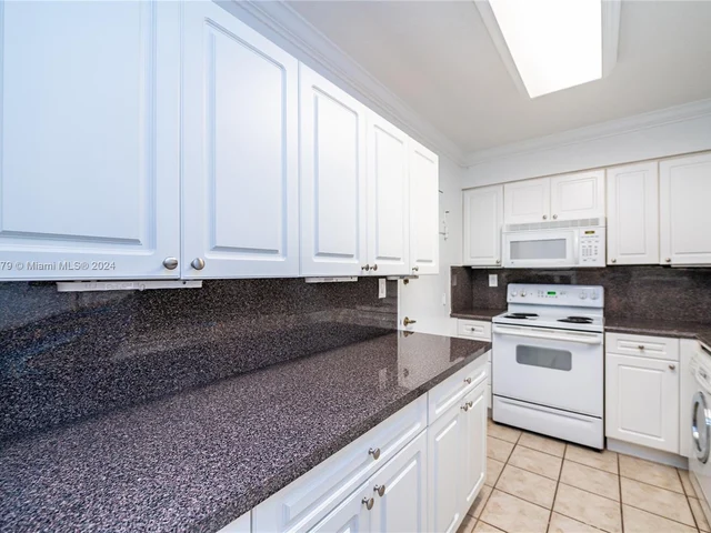 2501 S Ocean Dr, Hollywood FL 33019