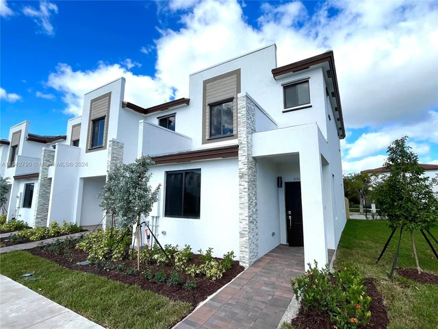 531 NE 208th Ter # 531, Miami FL 33179