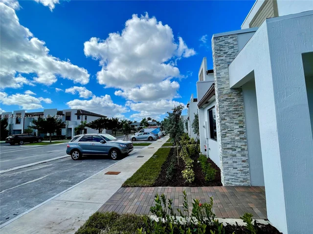 531 NE 208th Ter # 531, Miami FL 33179