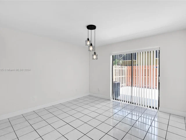 1172 NE 210th Ter # 1172, Miami FL 33179