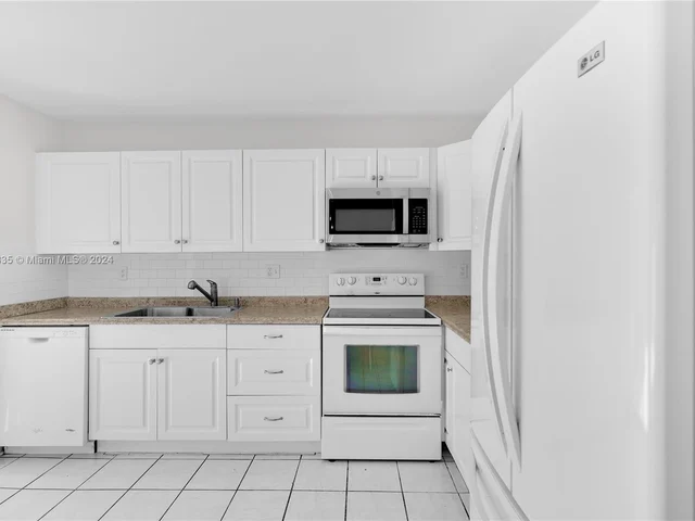 1172 NE 210th Ter # 1172, Miami FL 33179