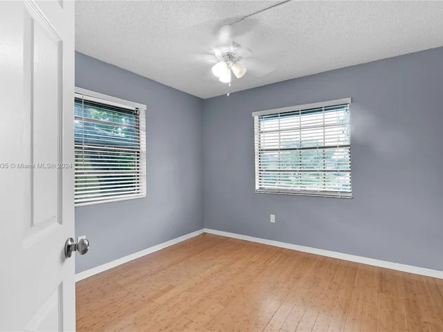 1172 NE 210th Ter # 1172, Miami FL 33179