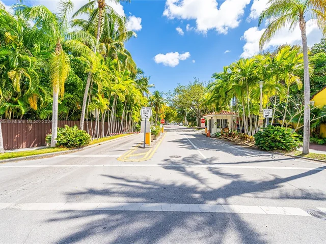 1172 NE 210th Ter # 1172, Miami FL 33179