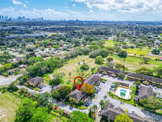 1172 NE 210th Ter # 1172, Miami FL 33179