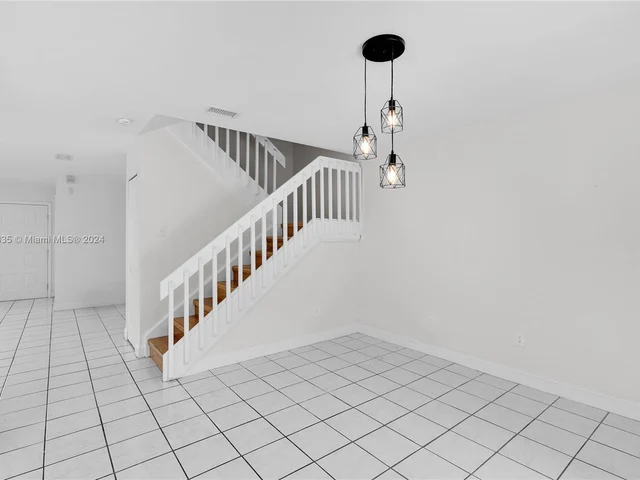 1172 NE 210th Ter # 1172, Miami FL 33179