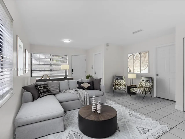 1172 NE 210th Ter # 1172, Miami FL 33179