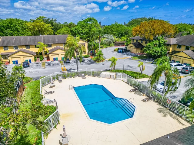 1172 NE 210th Ter # 1172, Miami FL 33179