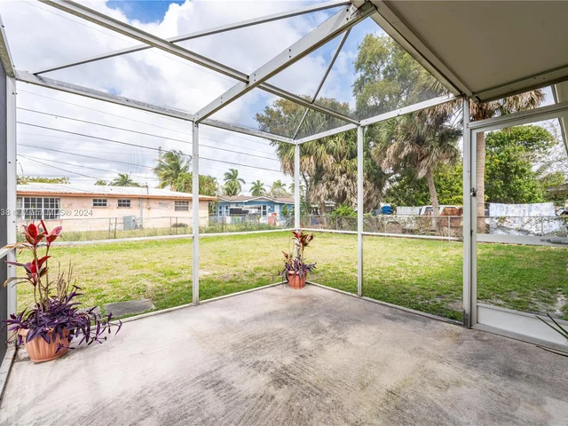 2345 NW 182nd Ter, Miami Gardens FL 33056