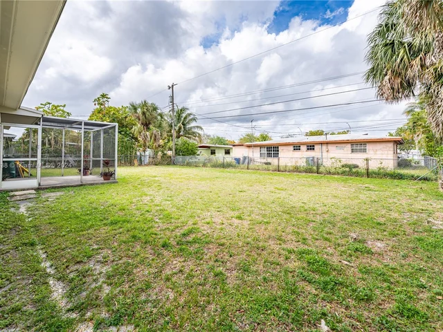 2345 NW 182nd Ter, Miami Gardens FL 33056