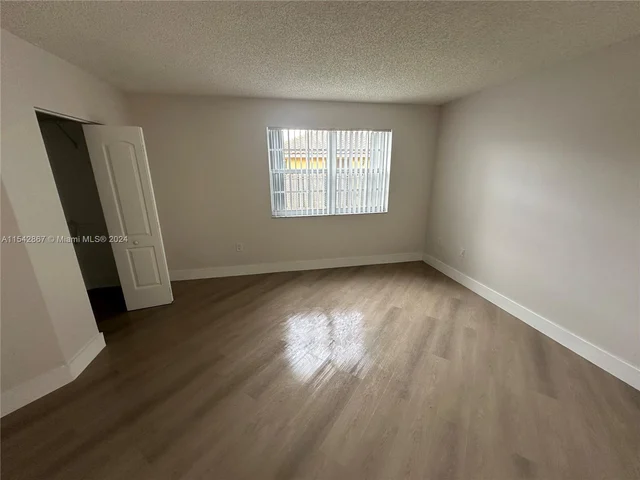 9715 Fontainebleau Blvd # E108, Miami FL 33172