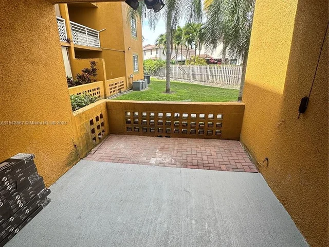 9715 Fontainebleau Blvd # E108, Miami FL 33172