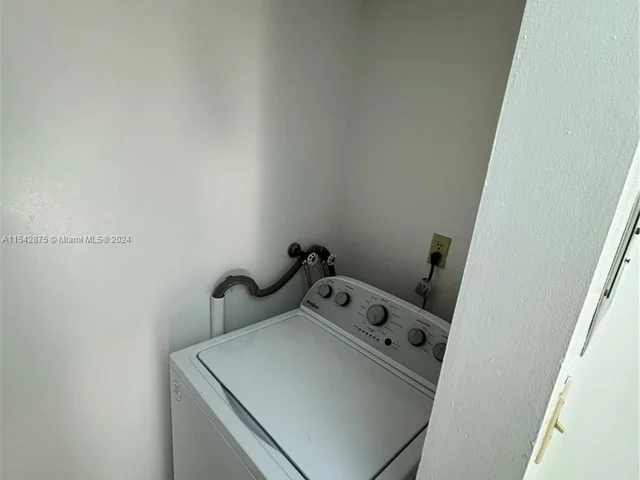 112 NW 32nd Pl # 112, Miami FL 33125