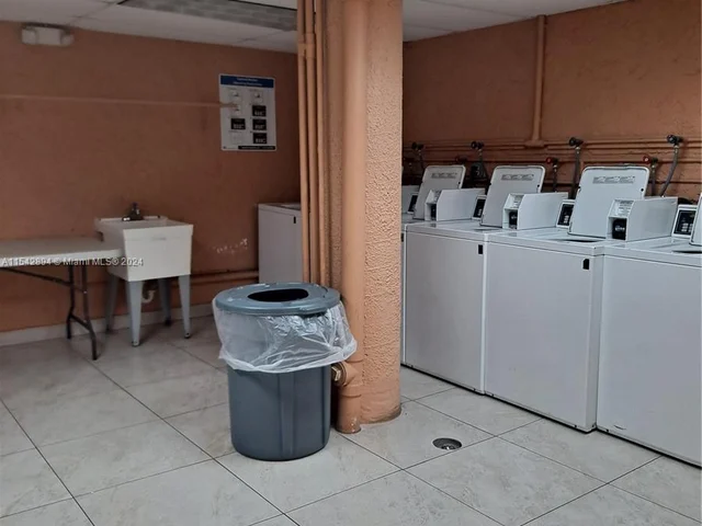 1890 W 56th St # 1325, Hialeah FL 33012