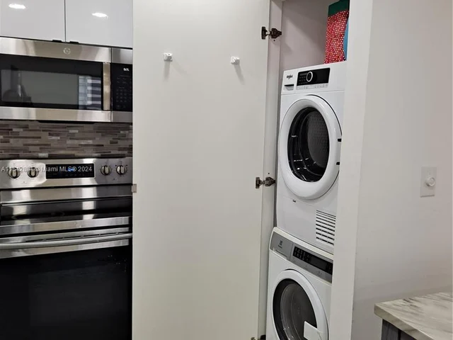 1890 W 56th St # 1325, Hialeah FL 33012