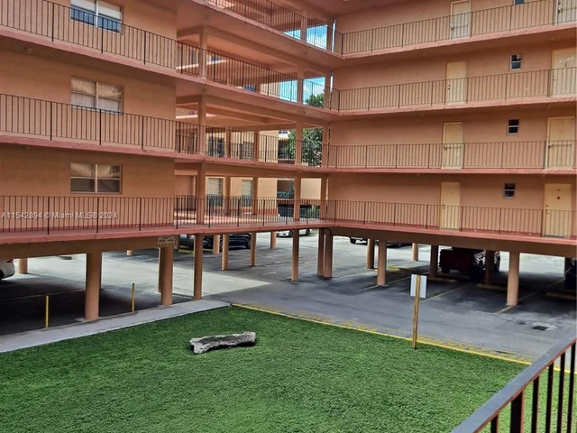 1890 W 56th St # 1325, Hialeah FL 33012