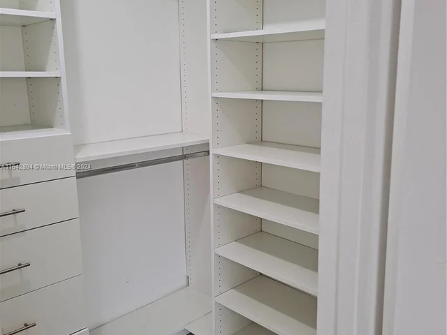 1890 W 56th St # 1325, Hialeah FL 33012